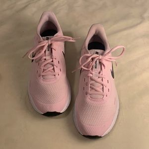 Nike Revolution 5 Big Kid's Running Shoes Pink / Dark Grey size: 7Y